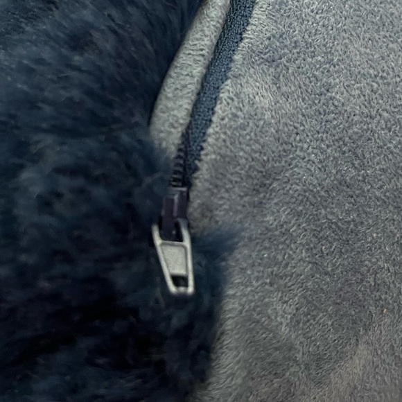 Hallmart Collectibles 18" Square Faux Fur Decorative Pillow Blue cover - Picture 10 of 12